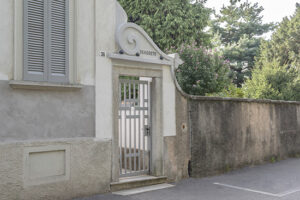 Fotografia della casa via 26 agosto Morazzone buchi da palle di cannone