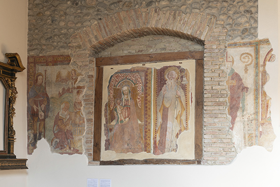 Affreschi all'interno della chiesa di Santa Maria Madre Morazzone