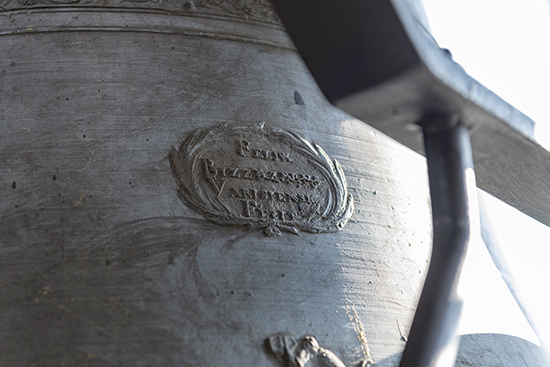 Campana con logo Bizzozero Torre campanaria Morazzone